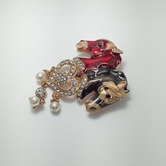 Enchanted Twin Horse Heart Brooch Pendant - Picture 5 of 11